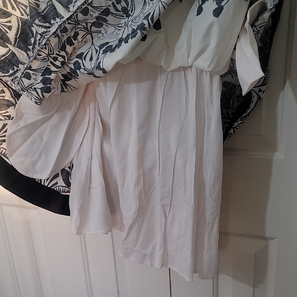 Anthropologie Monochrome Floral Dress - Picture 3 of 11